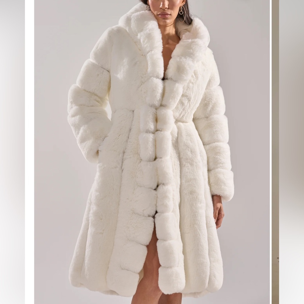 AKIRA Berlin Hooded Faux Fur Luxurious Coat - Picture 3 of 8